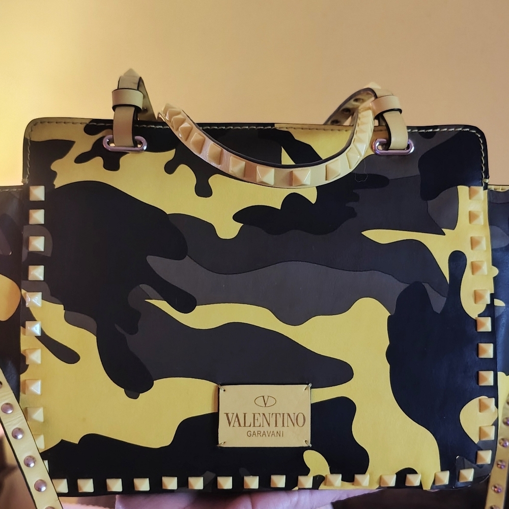 Valentino Garavani Rockstud All Leather Camouflage Bag. - Picture 2 of 14